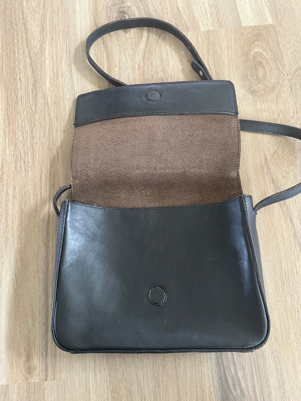 Nisolo Clara Leather Crossbody Bag - Picture 5 of 9